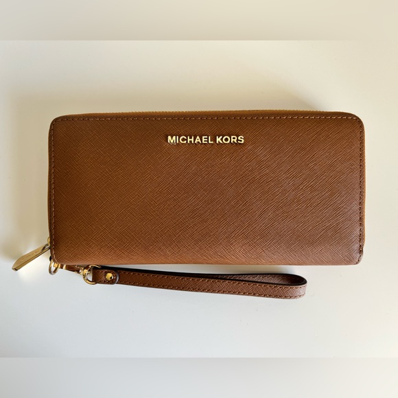 Michael Kors Handbags - MICHAEL KORS Large Continental Wallet